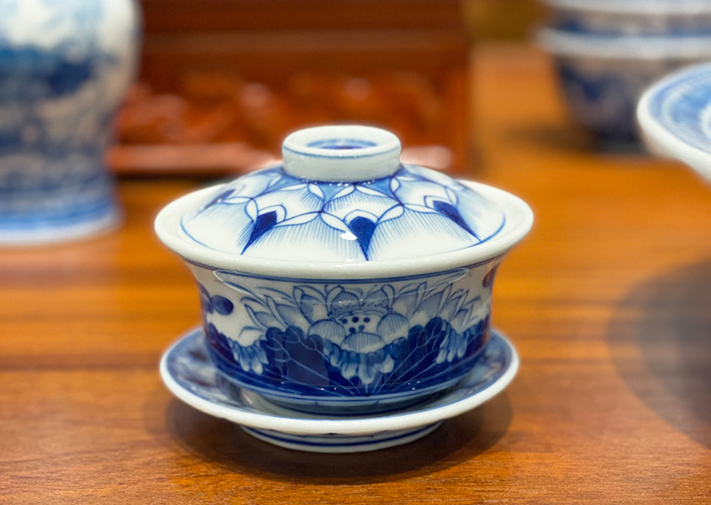 2 đồ vật đặt gần bát hương trên ban thờ, thấy đã nhiều nhưng không phải ai cũng biết tên gọi đúng - Ảnh 1.