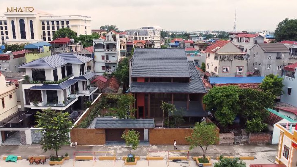 Biệt thự ở ẩn có thiết kế vượt thời gian: Cổ kính như nhà quan viên, duyên nhất là "trước cau sau chuối" đầy ẩn ý - Ảnh 10. Biệt thự ở ẩn có thiết kế vượt thời gian: Cổ kính như nhà quan viên, duyên nhất là "trước cau sau chuối" đầy ẩn ý - Ảnh 10.
