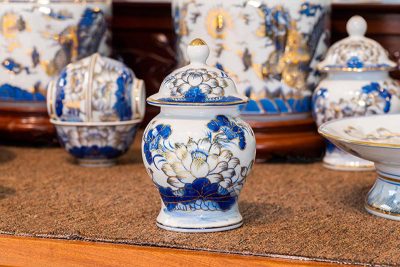 2 đồ vật đặt gần bát hương trên ban thờ, thấy đã nhiều nhưng không phải ai cũng biết tên gọi đúng - Ảnh 2.