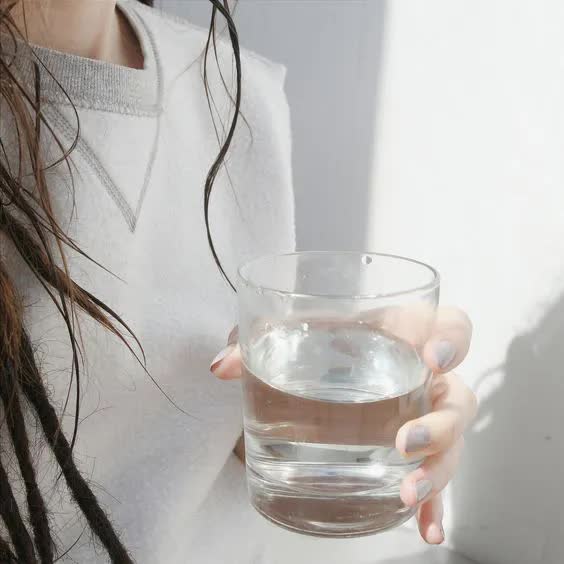 4 thói xấu khiến sỏi thận dễ tích tụ, đặc biệt người trẻ càng thường quen làm - Ảnh 1. 4 thói xấu khiến sỏi thận dễ tích tụ, đặc biệt người trẻ càng thường quen làm - Ảnh 1.