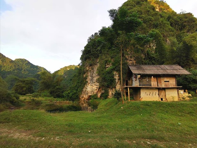Hang động trong núi ở nơi cách Hà Nội hơn 100km, du khách nhận xét tới đây "ngỡ như đi xuống địa ngục" - Ảnh 6.