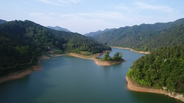 Hang động trong núi ở nơi cách Hà Nội hơn 100km, du khách nhận xét tới đây "ngỡ như đi xuống địa ngục" - Ảnh 8.