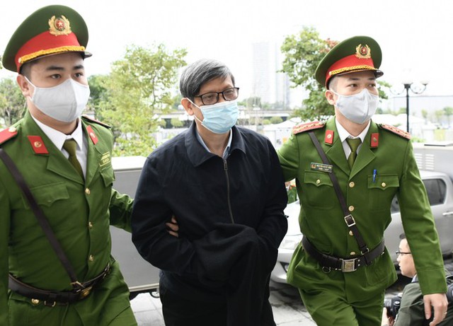 Cựu Bộ trưởng Nguyễn Thanh Long nhận hối lộ nhiều nhất vụ Việt Á với hơn 51 tỷ đồng bị tuyên 18 năm tù - Ảnh 1.