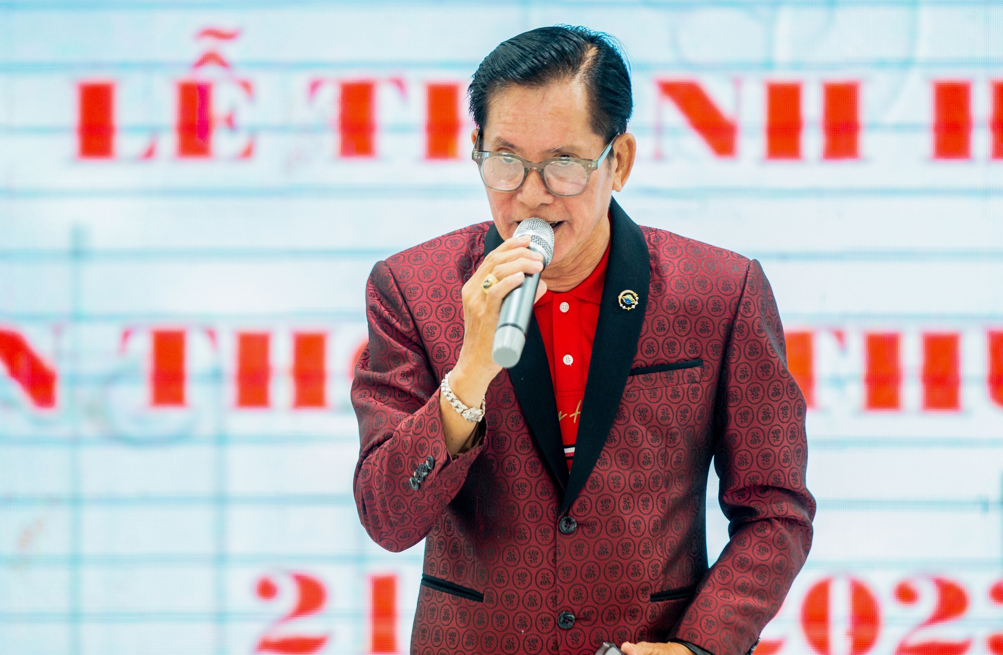 "Ba Khiêm", "Mẹ Nụ" - 2 Hiệu trưởng đặc biệt trong Top 23 đề cử WeChoice Awards có gì thú vị?- Ảnh 7. "Ba Khiêm", "Mẹ Nụ" - 2 Hiệu trưởng đặc biệt trong Top 23 đề cử WeChoice Awards có gì thú vị?- Ảnh 7.