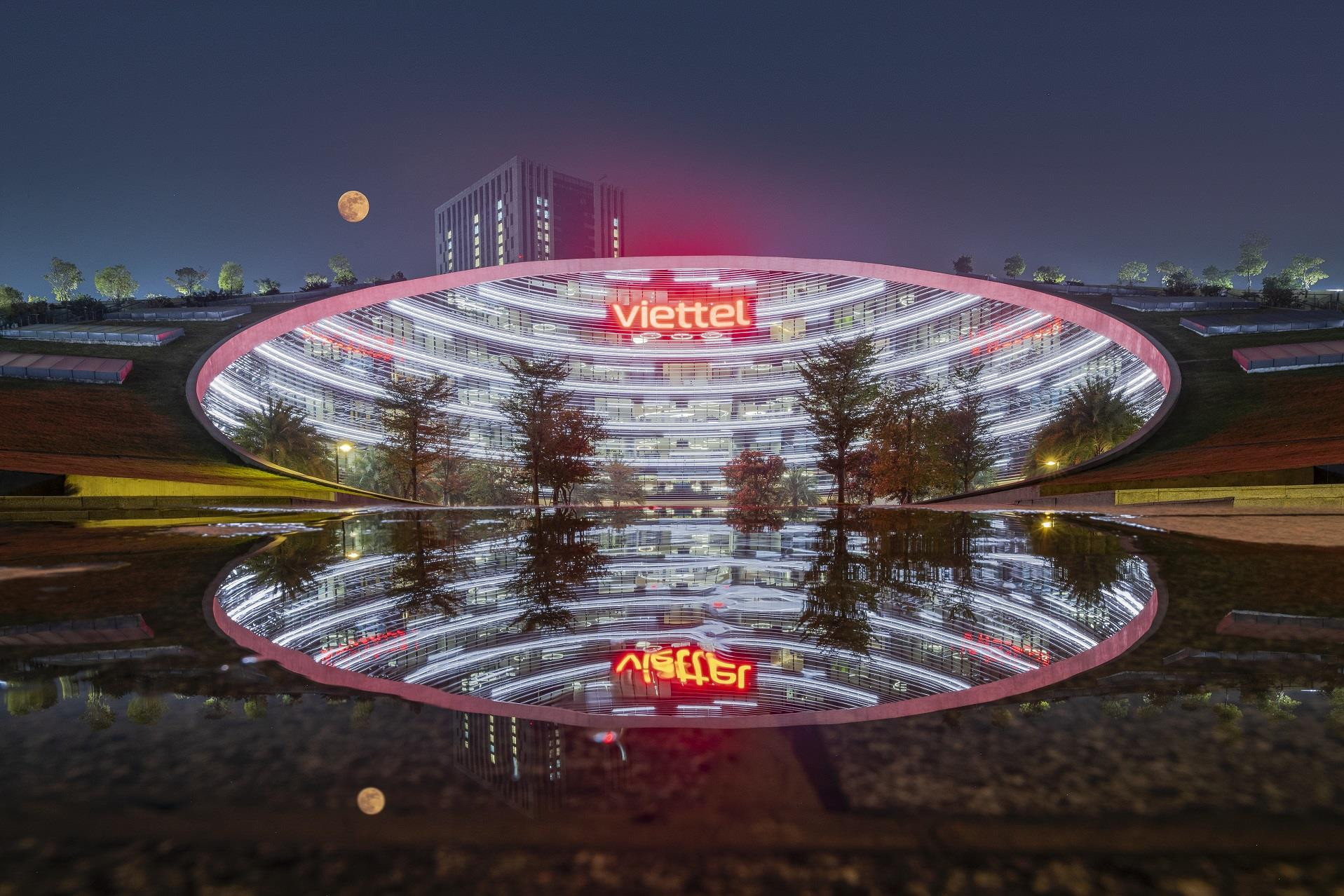 Viettel thu hơn 7 tỷ USD năm 2023, đứng đầu tại 6 thị trường nước ngoài - Ảnh 1.