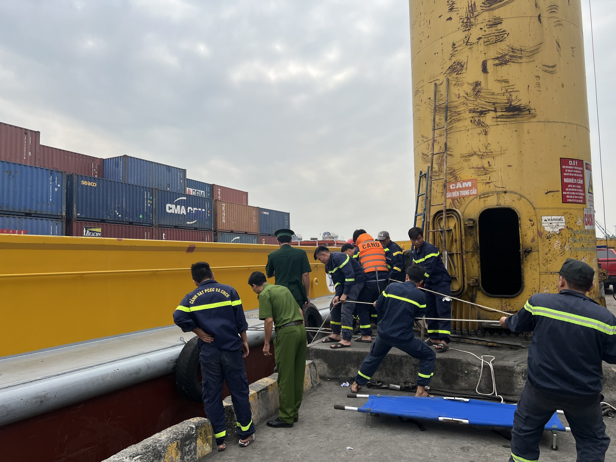 Một nhân viên cảng Bình Dương tử vong trong lúc làm nhiệm vụ- Ảnh 1. Một nhân viên cảng Bình Dương tử vong trong lúc làm nhiệm vụ- Ảnh 1.