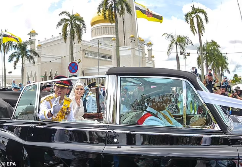 Chiêm ngưỡng lễ cưới hoành tráng của Hoàng tử Brunei  - Ảnh 9.