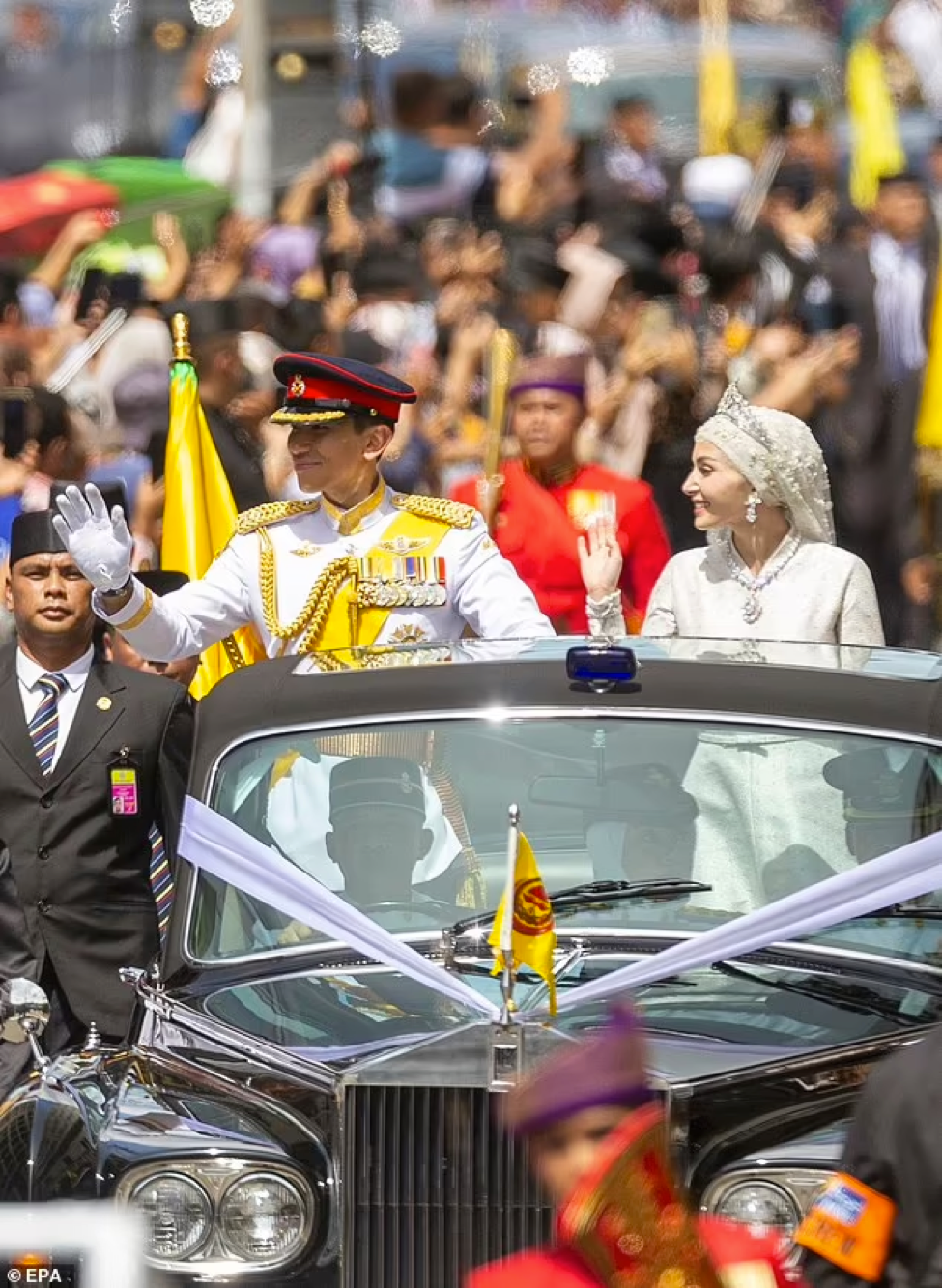 Chiêm ngưỡng lễ cưới hoành tráng của Hoàng tử Brunei  - Ảnh 10.