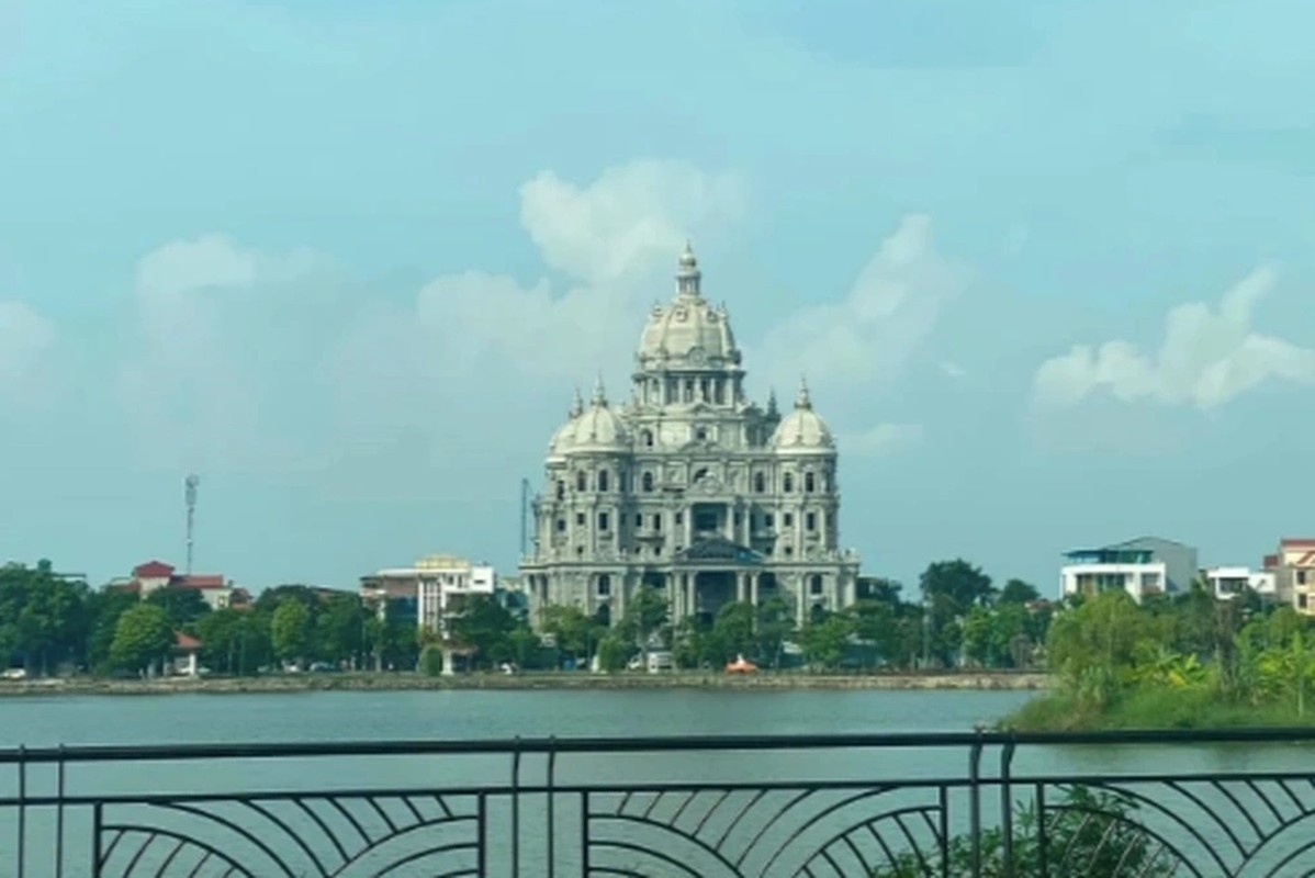 Cận cảnh tòa lâu đài bạc tỷ của đại gia xăng dầu Phú Thọ Lê Văn Tám - Ảnh 1.