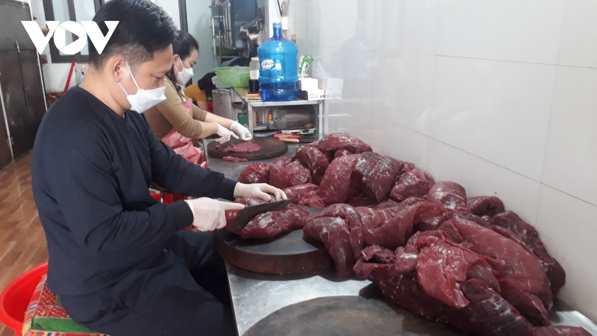 Thịt gác bếp của đồng bào Thái vào vụ Tết - Ảnh 6.