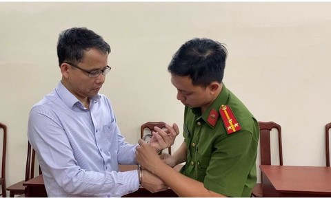 Khởi tố, bắt tạm giam Phó Cục Trưởng Cục Đăng kiểm Việt Nam - Ảnh 1. Khởi tố, bắt tạm giam Phó Cục Trưởng Cục Đăng kiểm Việt Nam - Ảnh 1.