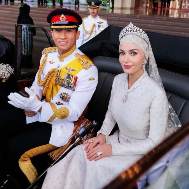 Chuyện tình cổ tích của Hoàng tử Brunei và vợ: Biết nhau từ thơ ấu, mây tầng nào gặp gió tầng đó- Ảnh 2.