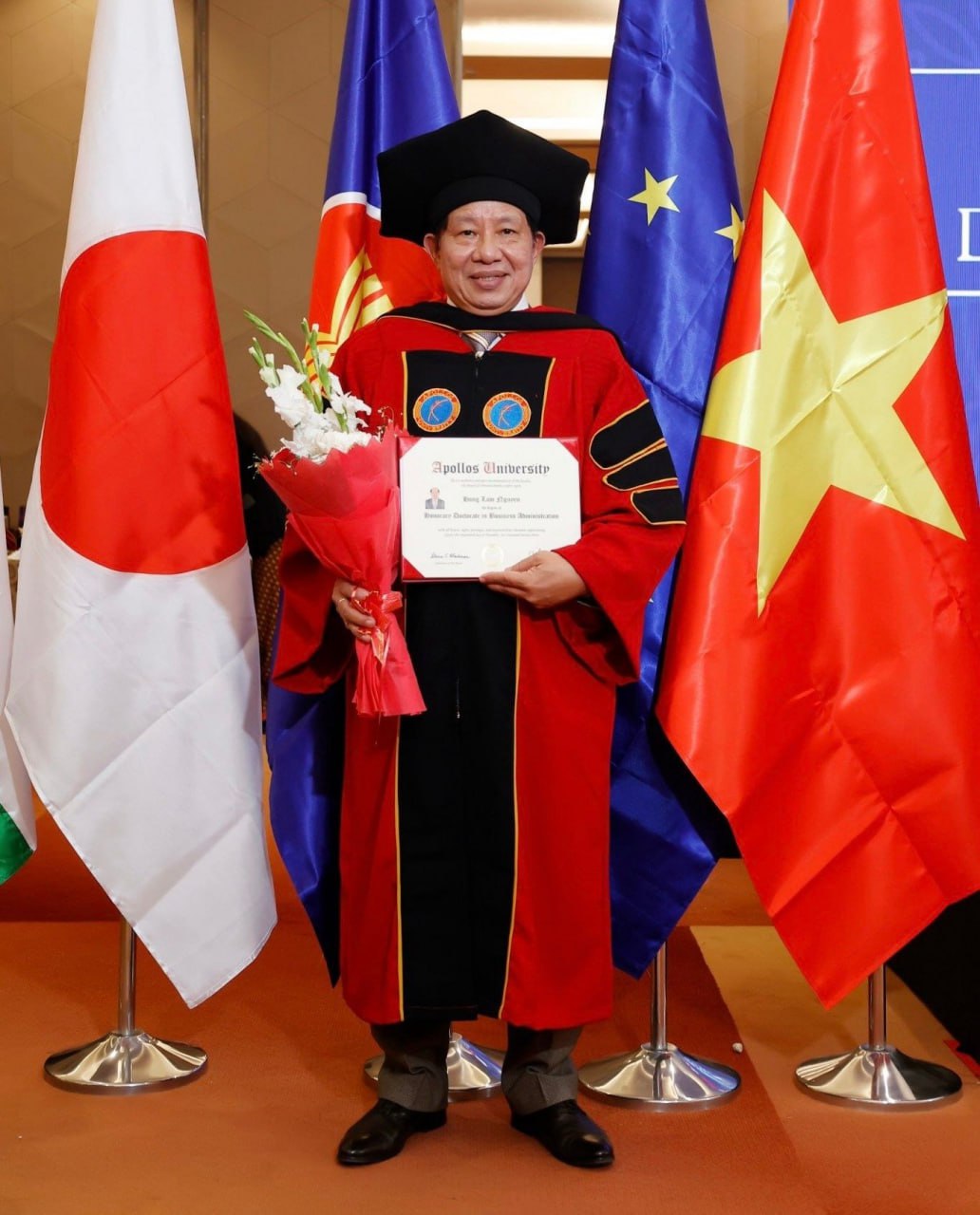 Đại học nổi danh nước Mỹ trao bằng Tiến sĩ Danh dự cho Vua ô mai Việt Nam - Ảnh 1.