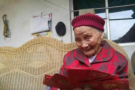 Cụ bà sống thọ 121 tuổi nhờ 1 "bộ môn" đơn giản, giúp hạ đường huyết hiệu quả - Ảnh 2. Cụ bà sống thọ 121 tuổi nhờ 1 "bộ môn" đơn giản, giúp hạ đường huyết hiệu quả - Ảnh 2.