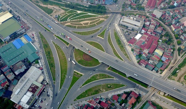 Đại gia bất động sản xây cây cầu vượt bằng thép lớn nhất Việt Nam đổi hàng trăm ha đất tại Hà Nội - Ảnh 1.