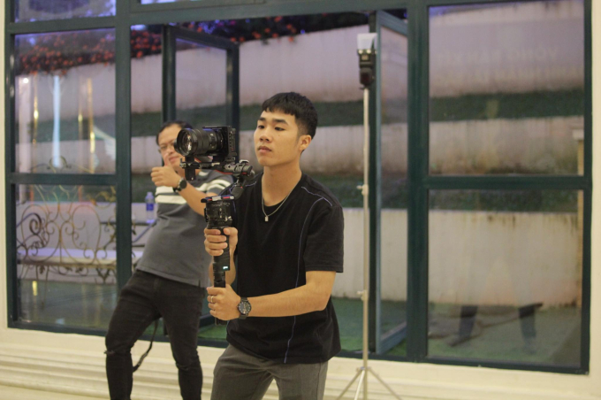 Thợ ảnh kiếm hơn 5 triệu/ngày từ các "cô hai mợ ba" mê diện áo dài, thuê đồ "móc nối" với makeup không để lọt ai - Ảnh 6.