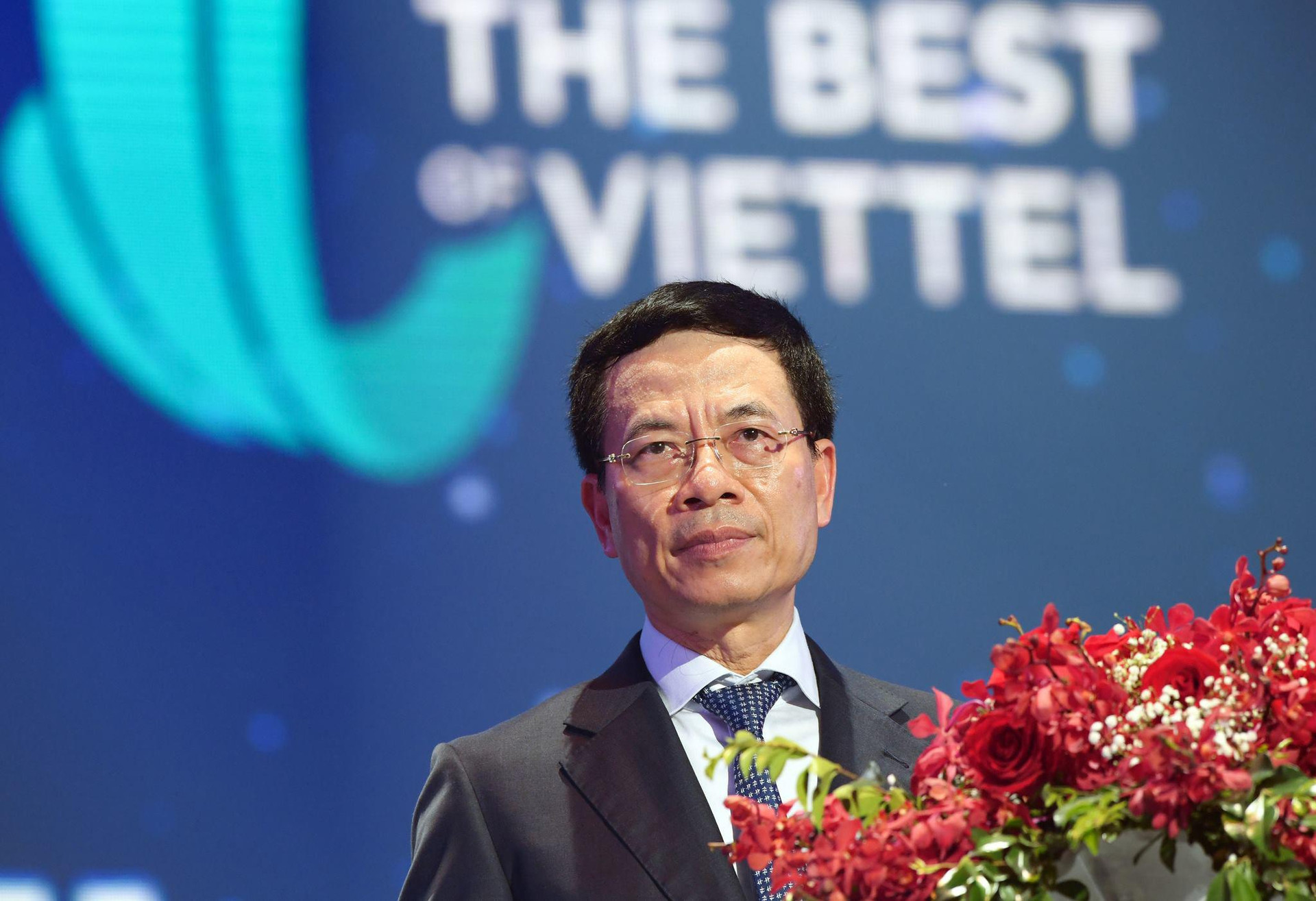 Bộ trưởng Nguyễn Mạnh Hùng: Viettel hãy lập kế hoạch phủ sóng 5G toàn quốc ngay trong năm 2024 - Ảnh 1. Bộ trưởng Nguyễn Mạnh Hùng: Viettel hãy lập kế hoạch phủ sóng 5G toàn quốc ngay trong năm 2024 - Ảnh 1.