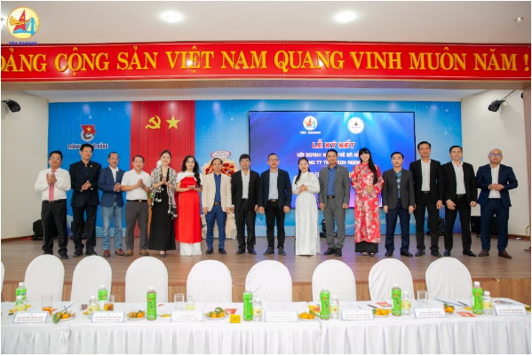 Hai Tran Media & Airs ký kết hợp tác với Hội Doanh nhân trẻ Đà Nẵng - Ảnh 3. Hai Tran Media & Airs ký kết hợp tác với Hội Doanh nhân trẻ Đà Nẵng - Ảnh 3.
