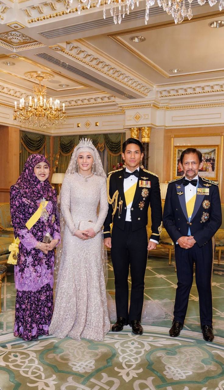 Hoàng tử Brunei khoe loạt ảnh chưa từng thấy hậu đám cưới, lộ khoảnh khắc "xả vai chú rể" bên cạnh vợ cực đáng yêu- Ảnh 6.