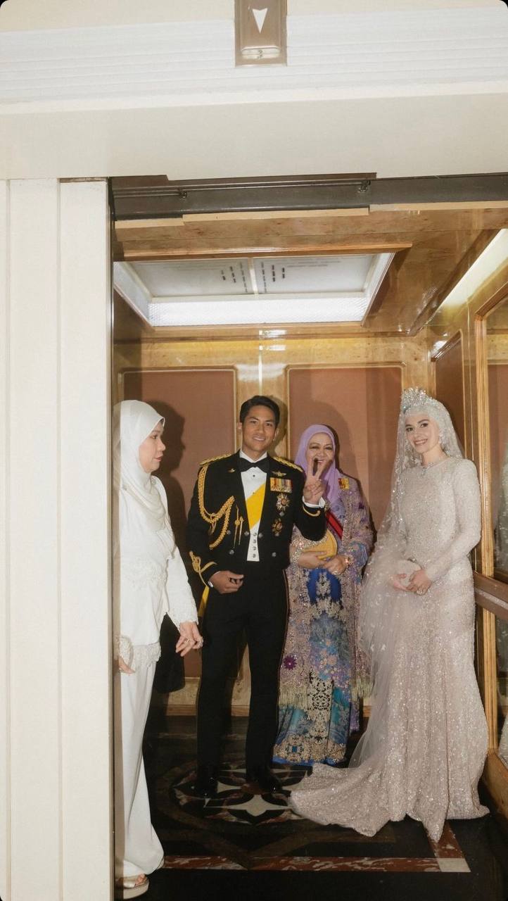 Hoàng tử Brunei khoe loạt ảnh chưa từng thấy hậu đám cưới, lộ khoảnh khắc "xả vai chú rể" bên cạnh vợ cực đáng yêu- Ảnh 4.