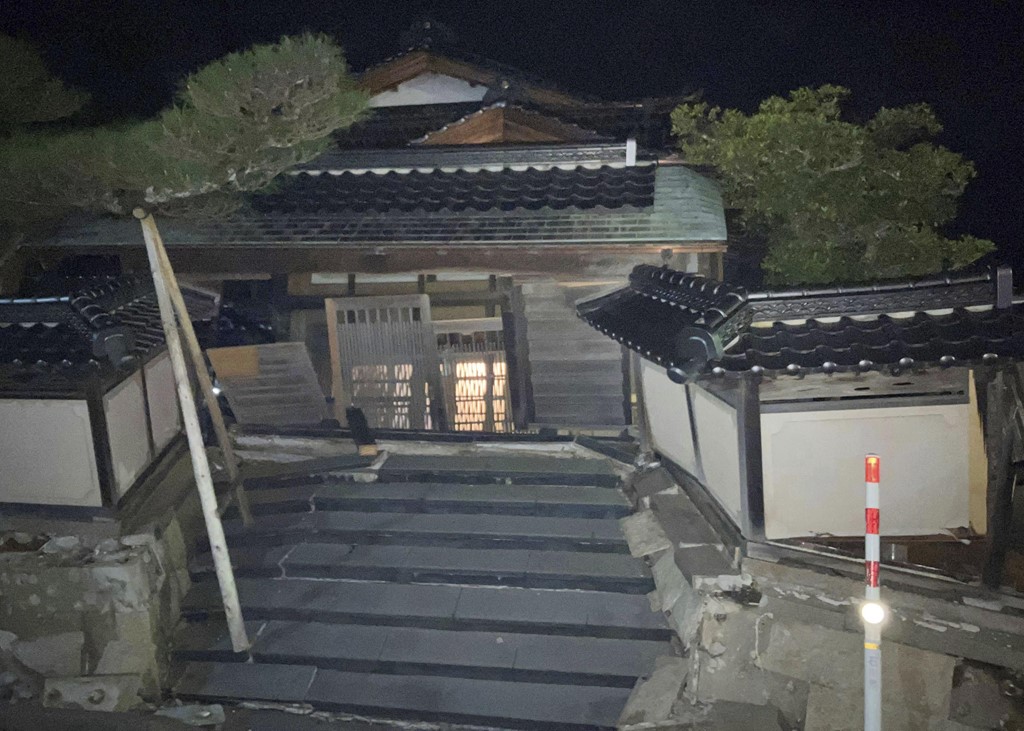 Động đất mạnh ở Nhật Bản: Ít nhất 6 người thiệt mạng, gần 100.000 người được lệnh sơ tán - Ảnh 5.
