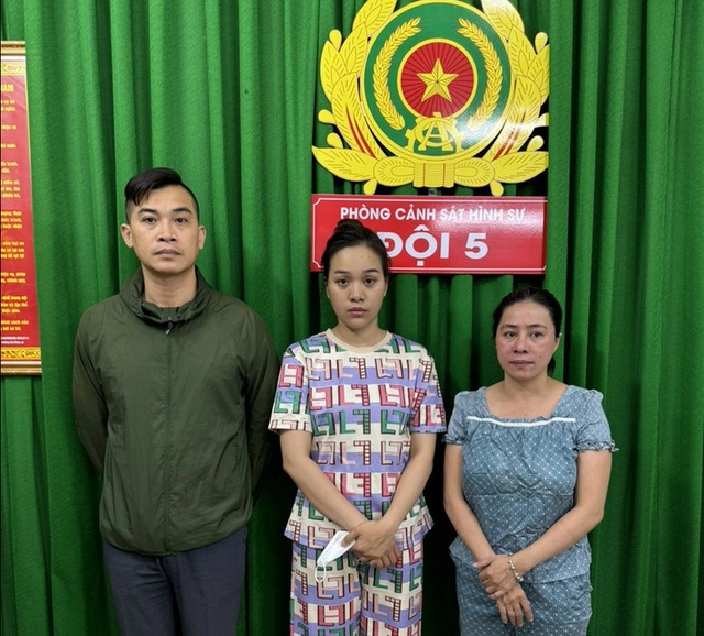 Cảnh sát triệt phá hàng loạt đường dây bán dâm "khủng" có cả sinh viên, hotgirl, hoa khôi... - Ảnh 3. Cảnh sát triệt phá hàng loạt đường dây bán dâm "khủng" có cả sinh viên, hotgirl, hoa khôi... - Ảnh 3.