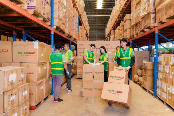 Suy thoái kinh tế, vận chuyển hàng hóa trở thành gánh nặng cho nhiều doanh nghiệp - Ảnh 1. Suy thoái kinh tế, vận chuyển hàng hóa trở thành gánh nặng cho nhiều doanh nghiệp - Ảnh 1.