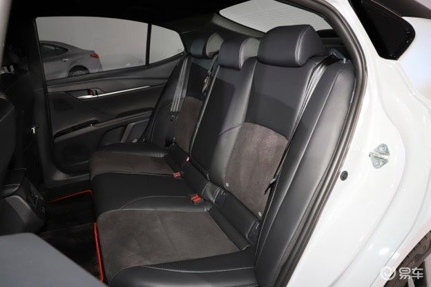 'Vua các dòng sedan' Toyota Camry thế hệ mới chào sân thị trường sát vách Việt Nam: tiêu thụ 4,2 lít/100 km, giá từ dưới 600 triệu đồng - Ảnh 6. 'Vua các dòng sedan' Toyota Camry thế hệ mới chào sân thị trường sát vách Việt Nam: tiêu thụ 4,2 lít/100 km, giá từ dưới 600 triệu đồng - Ảnh 6.