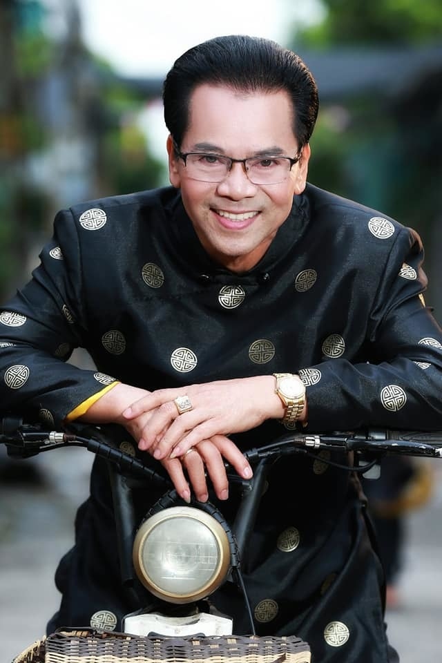 Nam NSND nổi tiếng tuổi 72 vẫn đào hoa và "phóng ô tô vù vù" - Ảnh 1. Nam NSND nổi tiếng tuổi 72 vẫn đào hoa và "phóng ô tô vù vù" - Ảnh 1.