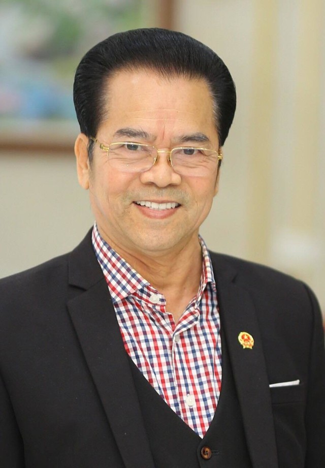 Nam NSND nổi tiếng tuổi 72 vẫn đào hoa và "phóng ô tô vù vù" - Ảnh 3. Nam NSND nổi tiếng tuổi 72 vẫn đào hoa và "phóng ô tô vù vù" - Ảnh 3.