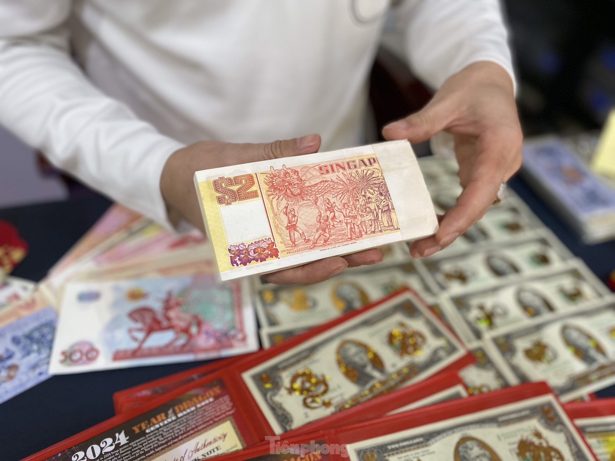 Săn lùng tiền mạ rồng vàng lì xì Tết - Ảnh 1. Săn lùng tiền mạ rồng vàng lì xì Tết - Ảnh 1.