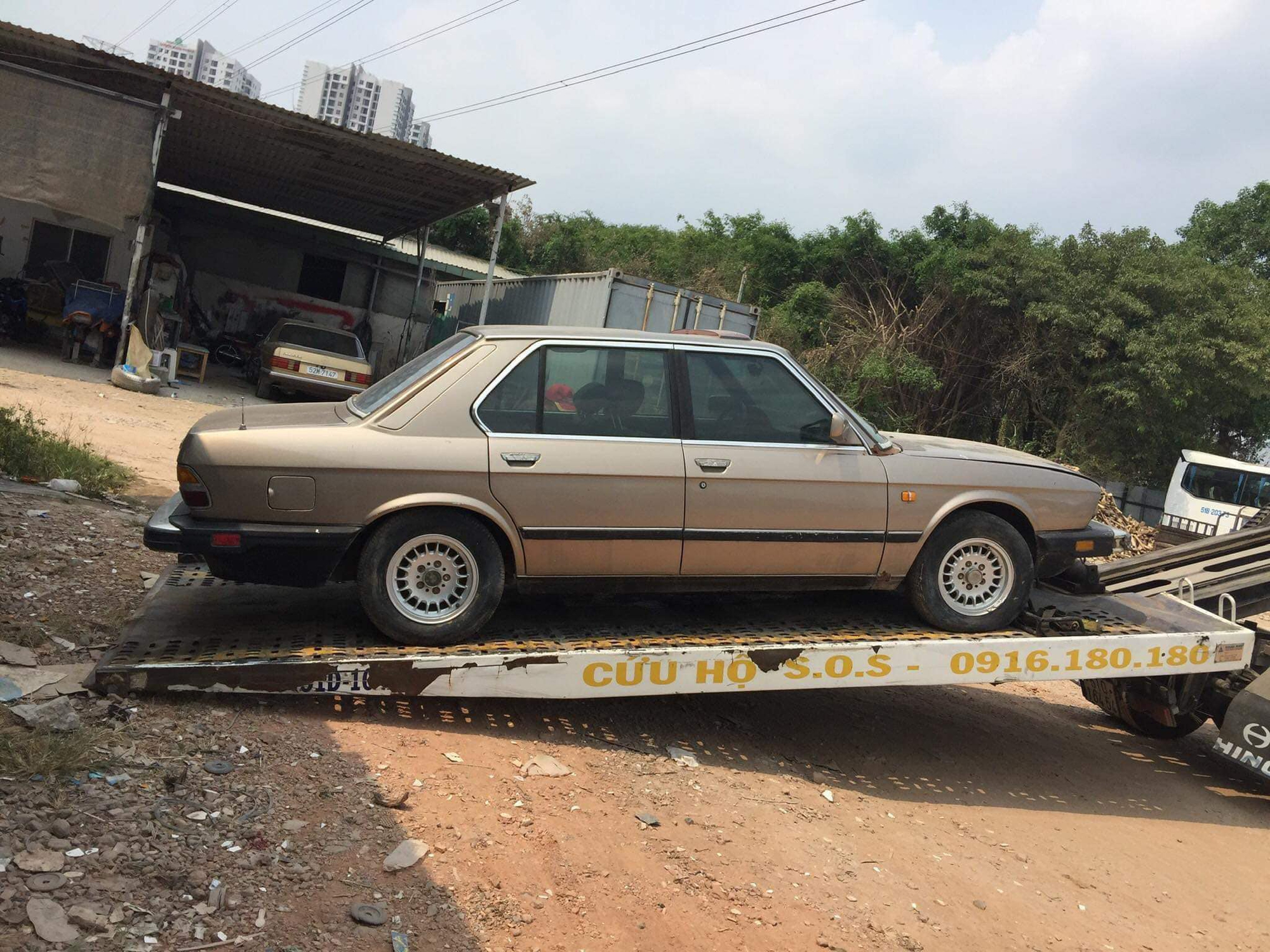 Chỉ cần 170 triệu là mua được BMW 528i, nhưng nếu muốn đi 'ngon' phải chi tiền trăm triệu để trùng tu - Ảnh 3.