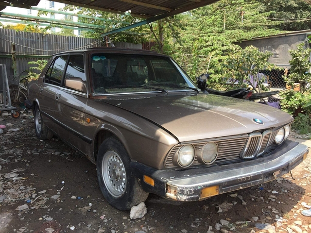 Chỉ cần 170 triệu là mua được BMW 528i, nhưng nếu muốn đi 'ngon' phải chi tiền trăm triệu để trùng tu - Ảnh 1.
