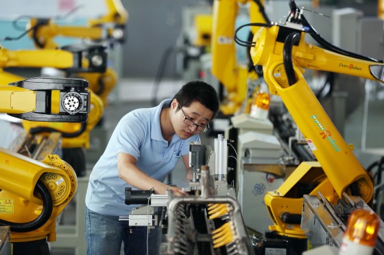 Robot Trung Quốc xâm chiếm Nhật Bản, Hàn Quốc: Lao động Châu Á đối mặt nguy cơ bị thay thế bởi những cỗ máy không bao giờ đau ốm, chẳng than phiền hay đòi lương thưởng - Ảnh 1.