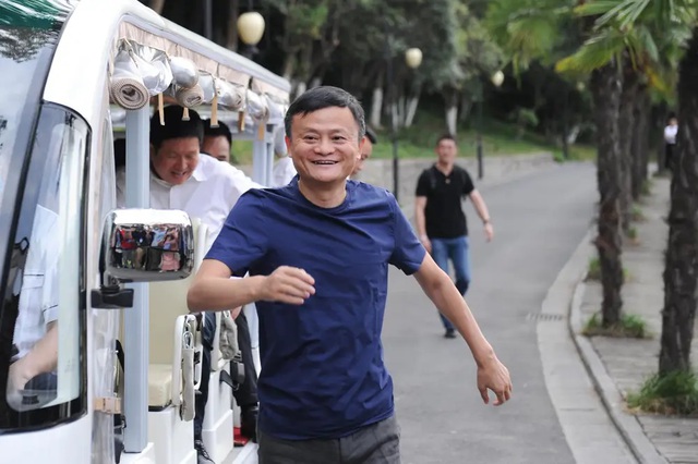 Bất ngờ với hình ảnh hiện tại của Jack Ma: Tỷ phú lẫy lừng một thời vì sao nay chỉ còn là &quot;anh nông dân&quot;? - Ảnh 3.