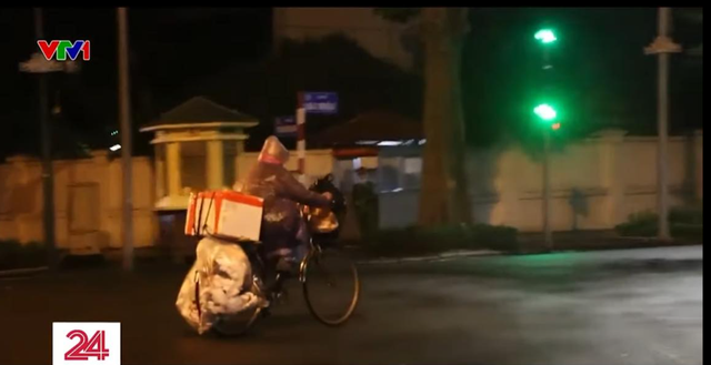 Bà lão vô gia cư ngày xin cơm từ thiện, tối về ngôi nhà chục tỷ, rộng 100m2 trên phố Hà Nội? - Ảnh 6.