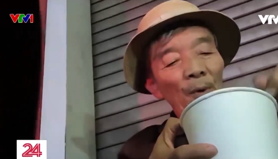 Bà lão vô gia cư ngày xin cơm từ thiện, tối về ngôi nhà chục tỷ, rộng 100m2 trên phố Hà Nội? - Ảnh 3.