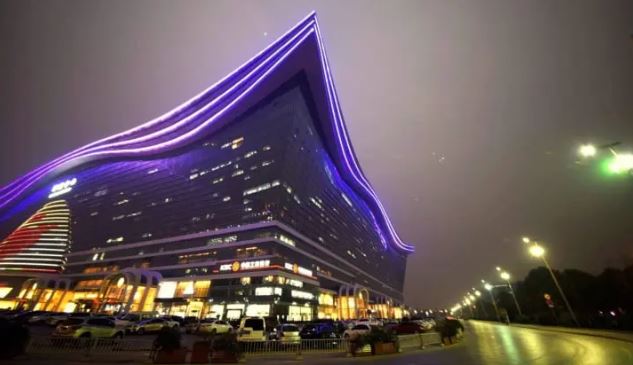 'Kỳ quan' TTTM khổng lồ của Trung Quốc: Lớn gấp 20 lần nhà hát Opera, biển khổng lồ ngay trong nhà, mặt trời nhân tạo chiếu sáng 24/7 - Ảnh 3.