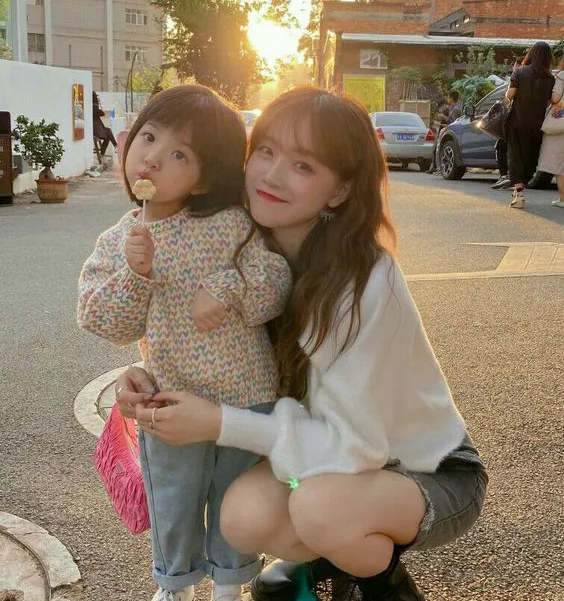 6 điều mẹ nhất định phải dạy con gái để bé coi trọng bản thân, độc lập, vững vàng trong tương lai- Ảnh 1. 6 điều mẹ nhất định phải dạy con gái để bé coi trọng bản thân, độc lập, vững vàng trong tương lai- Ảnh 1.