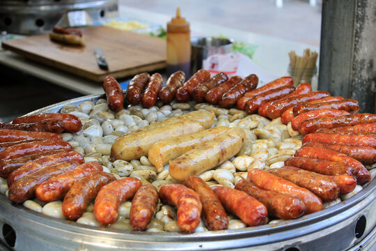 Lạp xưởng nướng đá - món ăn đang làm giới trẻ "mê mẩn" chứa bao nhiêu calo, ăn nhiều tiềm ẩn những nguy hại gì?- Ảnh 5.