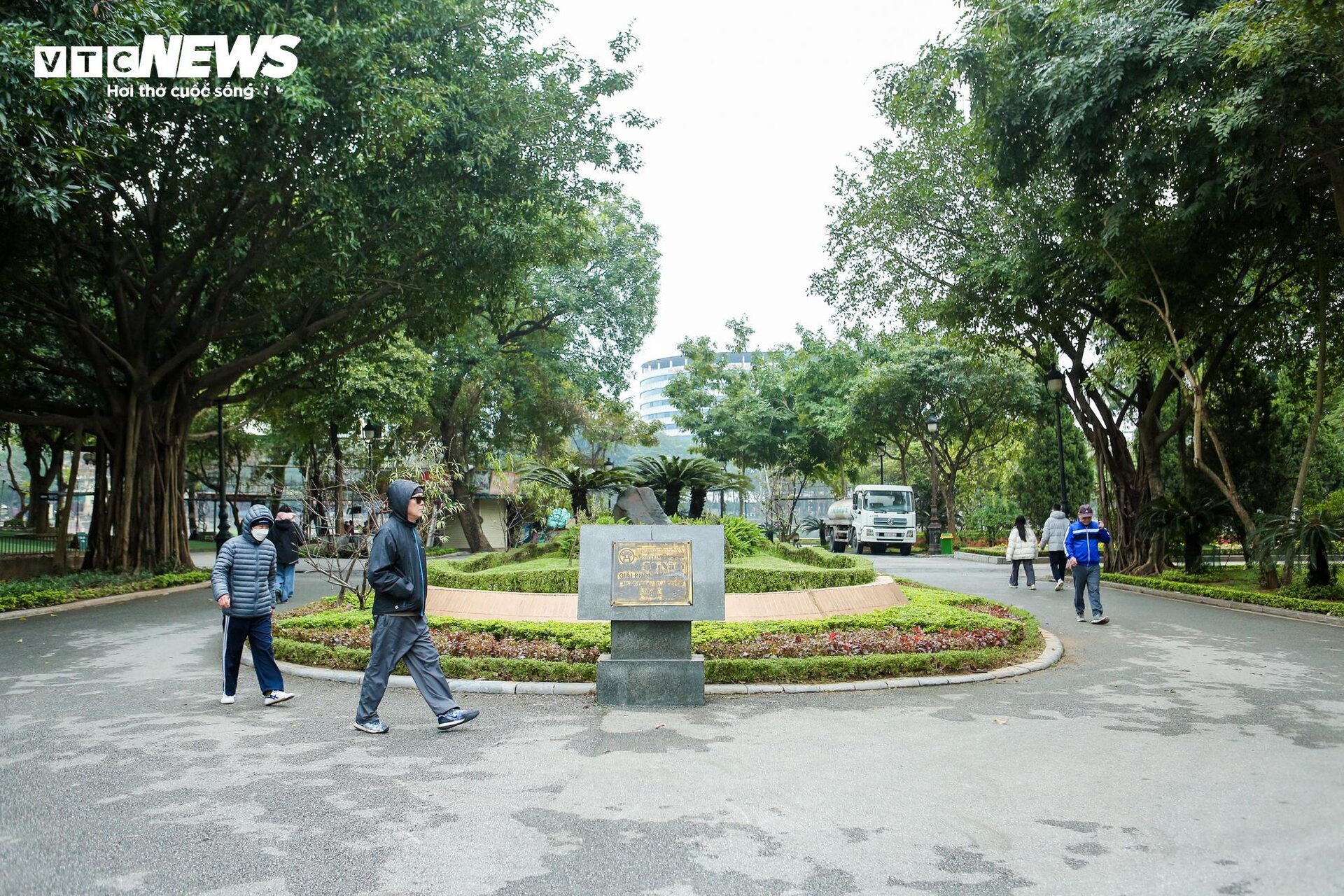 Hiện trạng xuống cấp của 2 công viên lớn ở Hà Nội sắp được cải tạo - Ảnh 12.