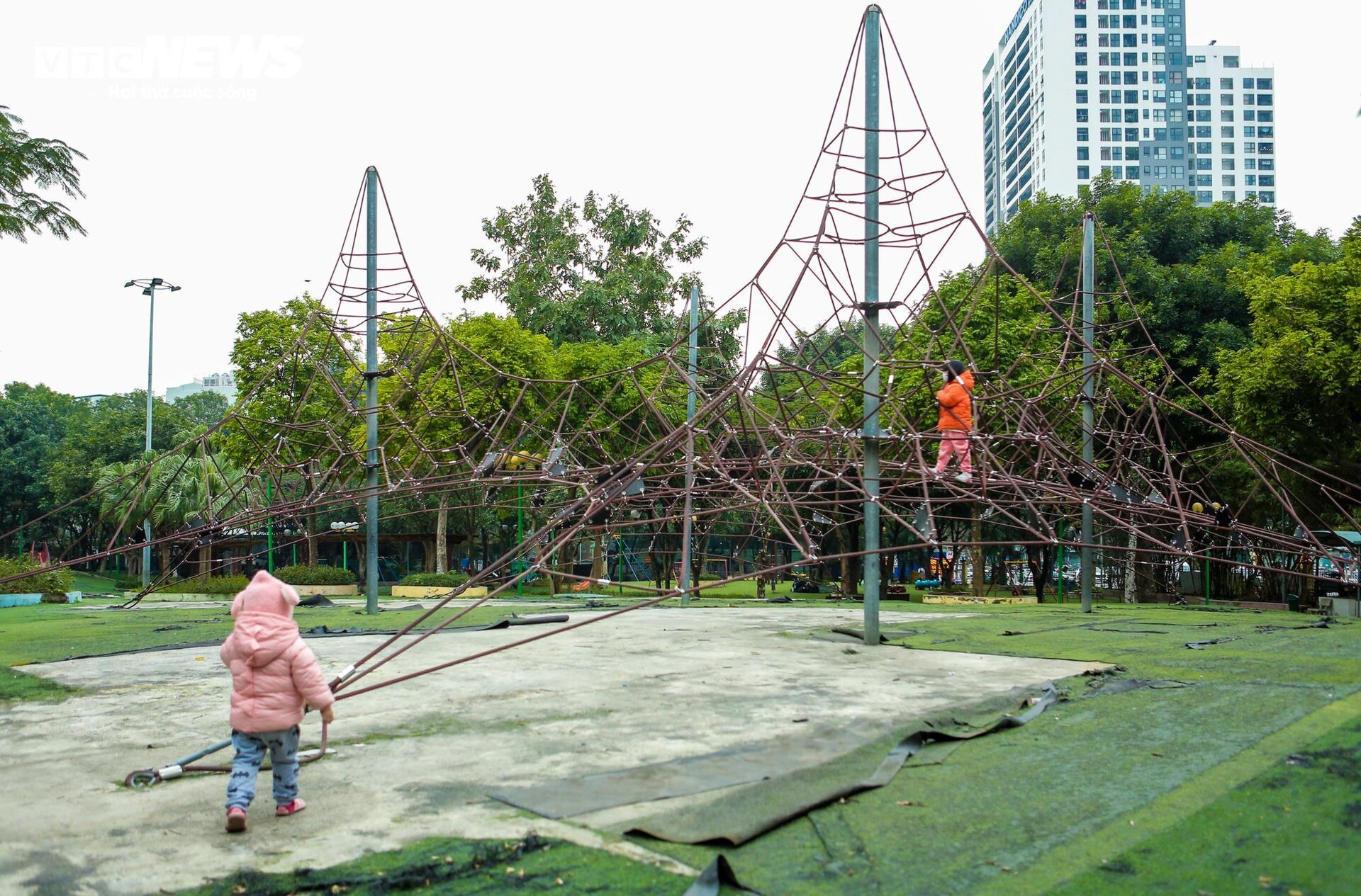 Hiện trạng xuống cấp của 2 công viên lớn ở Hà Nội sắp được cải tạo - Ảnh 9.