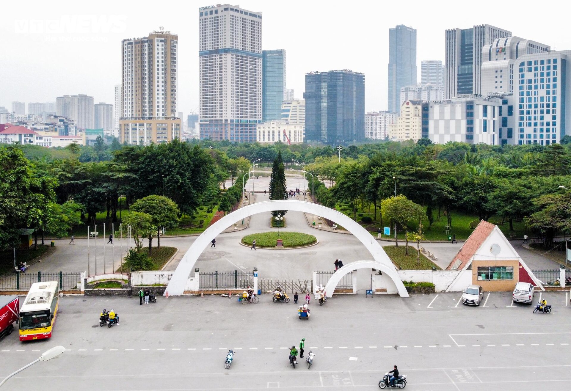 Hiện trạng xuống cấp của 2 công viên lớn ở Hà Nội sắp được cải tạo - Ảnh 2.