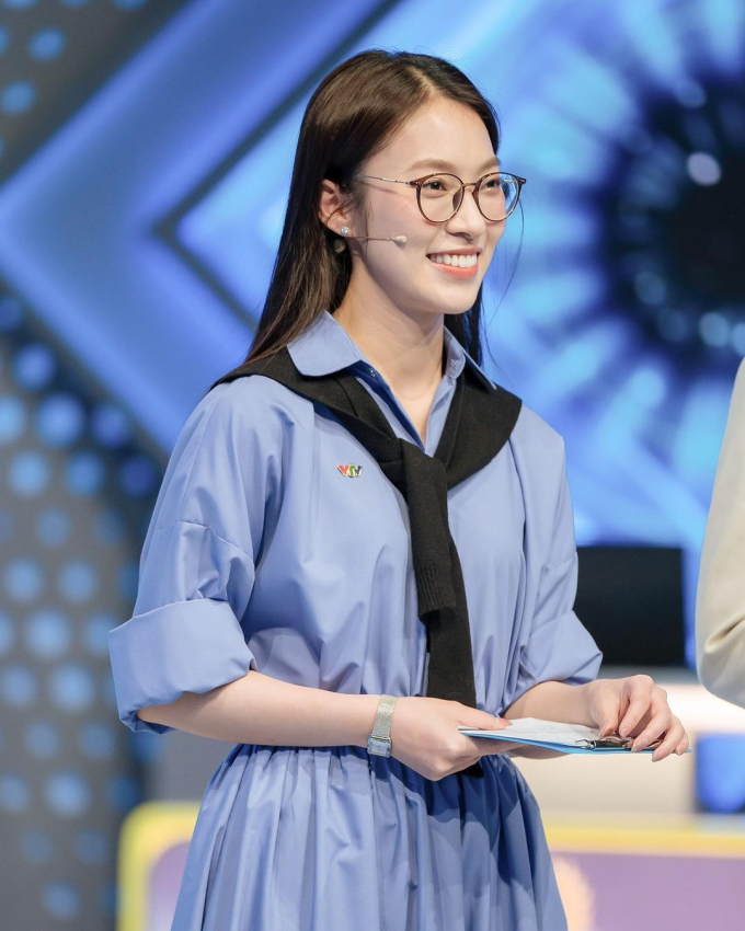 MC Khánh Vy - MC Trung Hậu lần đầu tiên dẫn dắt thảm đỏ Gala WeChoice Awards: Hé lộ thảm đỏ hot nhất đầu năm 2024! - Ảnh 2.