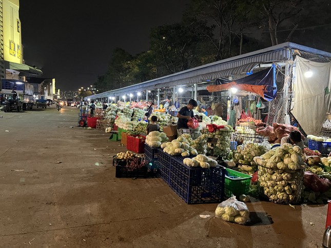 Chợ đầu mối TPHCM áp Tết: Chưa bao giờ ế như bây giờ - Ảnh 3.