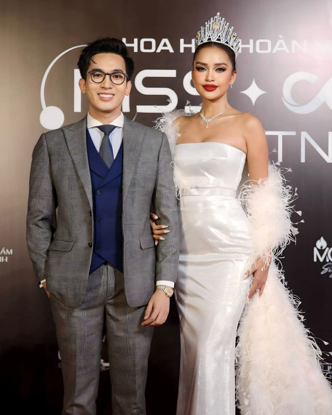 MC Khánh Vy - MC Trung Hậu lần đầu tiên dẫn dắt thảm đỏ Gala WeChoice Awards: Hé lộ thảm đỏ hot nhất đầu năm 2024! - Ảnh 6.