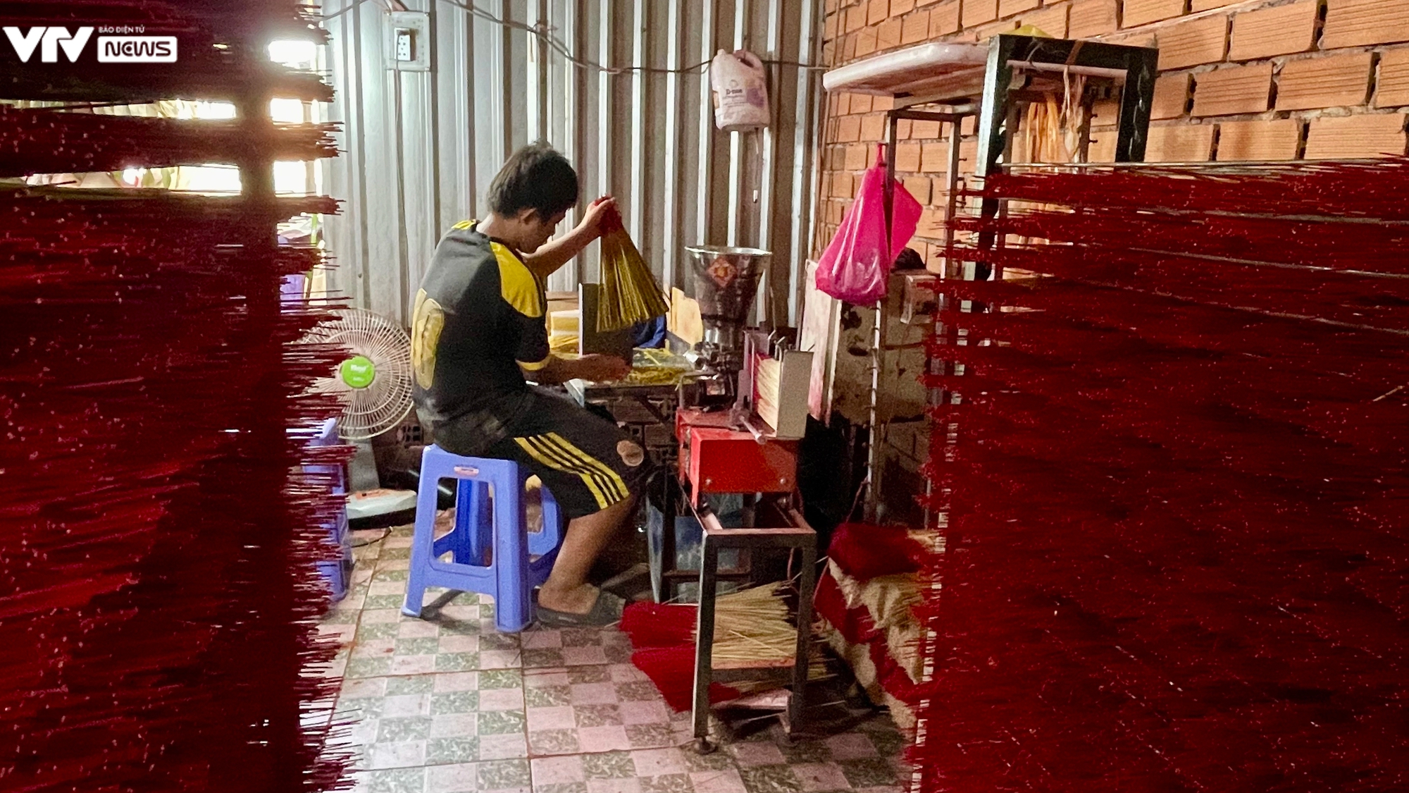 Làng nghề làm nhang trăm tuổi ở TP Hồ Chí Minh tất bật vào vụ Tết - Ảnh 10.