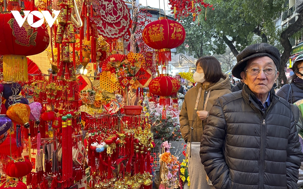 Phố phường Hà Nội đã ngập tràn không khí Tết - Ảnh 8.