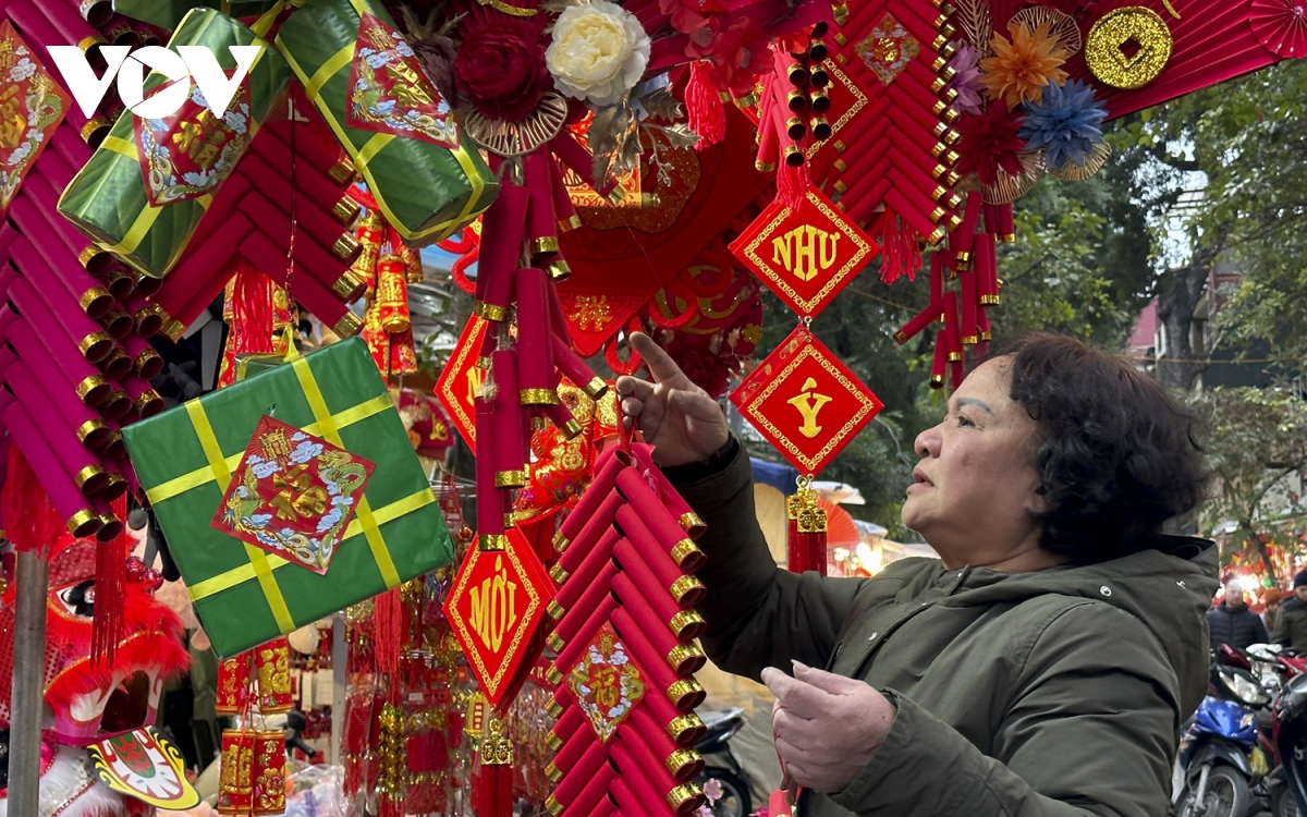 Phố phường Hà Nội đã ngập tràn không khí Tết - Ảnh 7.
