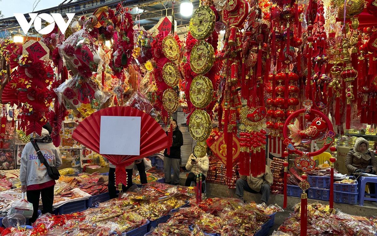 Phố phường Hà Nội đã ngập tràn không khí Tết - Ảnh 6.